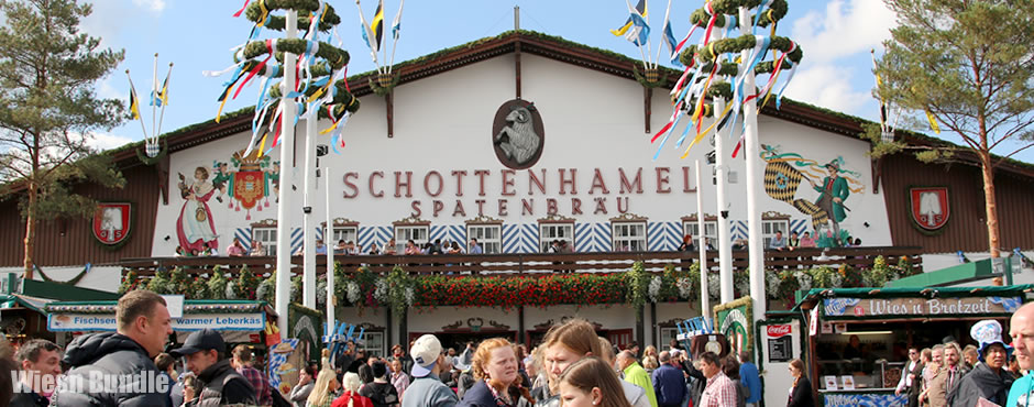 Schottenhamelzelt - Tische im Schottenhamel Festzelt